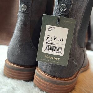Beautiful slate grey suede boots by Ariat. Style is Wexford. Women’s size 9.